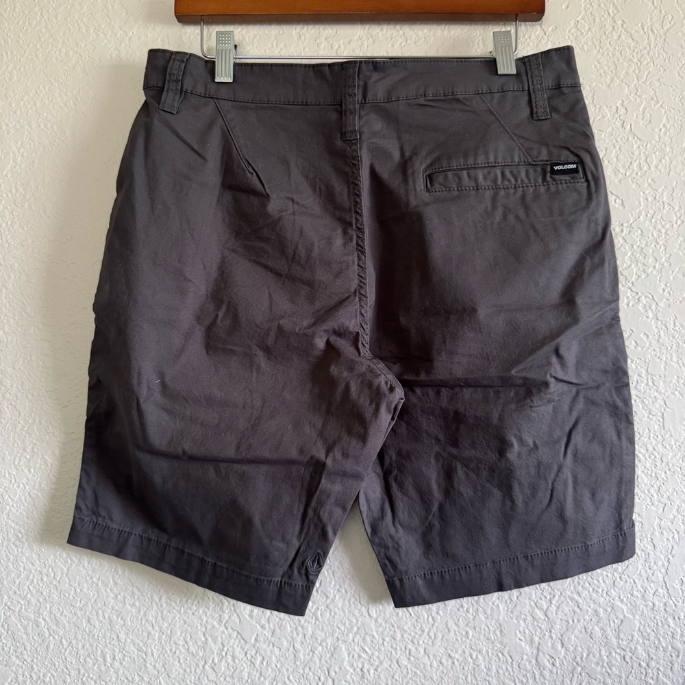 NWT - Volcom Men's Cleaver Stretch  Shorts - Picture 4 of 4